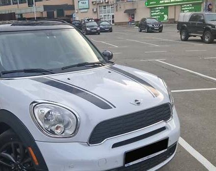 Білий Міні Кантрімен, об'ємом двигуна 1.6 л та пробігом 83 тис. км за 11400 $, фото 5 на Automoto.ua
