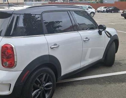 Білий Міні Кантрімен, об'ємом двигуна 1.6 л та пробігом 83 тис. км за 11400 $, фото 2 на Automoto.ua