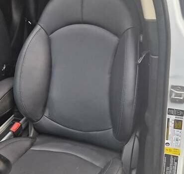 Білий Міні Кантрімен, об'ємом двигуна 1.6 л та пробігом 83 тис. км за 11400 $, фото 17 на Automoto.ua