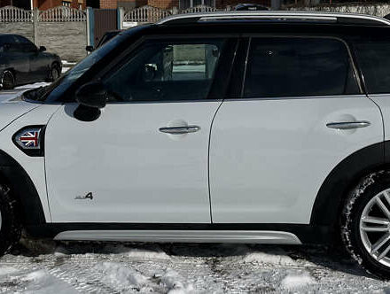 Білий Міні Кантрімен, об'ємом двигуна 2 л та пробігом 73 тис. км за 21500 $, фото 2 на Automoto.ua