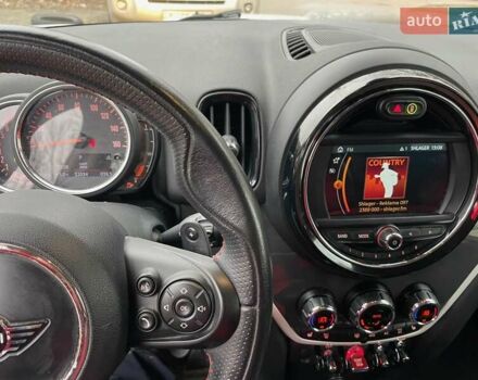 Білий Міні Кантрімен, об'ємом двигуна 2 л та пробігом 32 тис. км за 17900 $, фото 7 на Automoto.ua