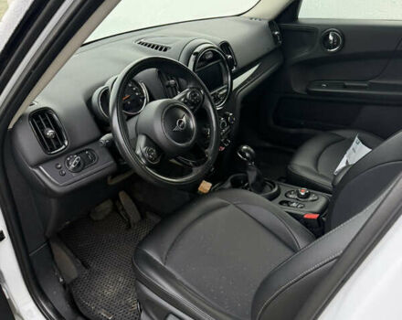 Белый Мини Кантримен, объемом двигателя 1.5 л и пробегом 60 тыс. км за 16500 $, фото 6 на Automoto.ua