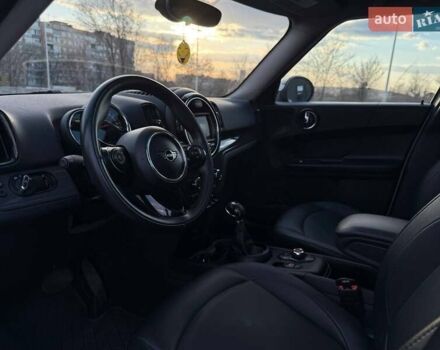 Білий Міні Кантрімен, об'ємом двигуна 1.5 л та пробігом 51 тис. км за 17500 $, фото 16 на Automoto.ua