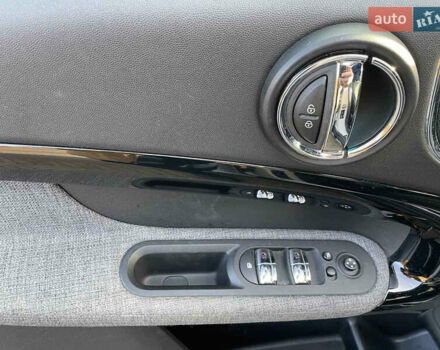 Білий Міні Кантрімен, об'ємом двигуна 2 л та пробігом 85 тис. км за 24500 $, фото 42 на Automoto.ua