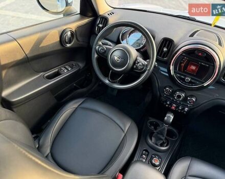 Білий Міні Кантрімен, об'ємом двигуна 1.5 л та пробігом 51 тис. км за 17500 $, фото 19 на Automoto.ua