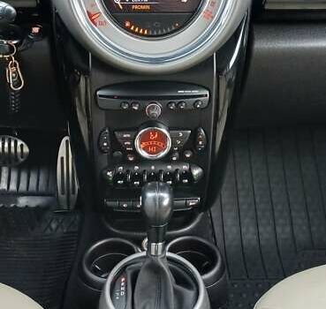 Белый Мини Кантримен, объемом двигателя 1.6 л и пробегом 209 тыс. км за 10400 $, фото 18 на Automoto.ua