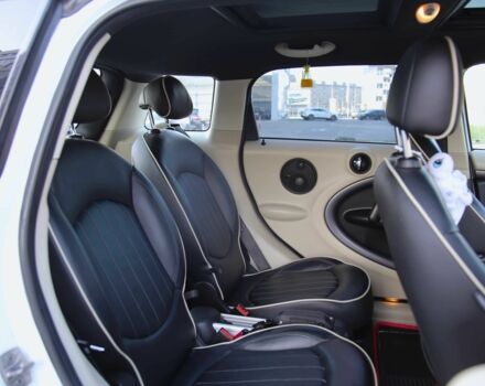 Білий Міні Кантрімен, об'ємом двигуна 1.6 л та пробігом 170 тис. км за 9900 $, фото 8 на Automoto.ua