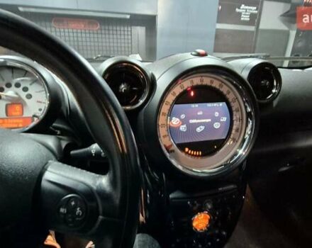 Белый Мини Кантримен, объемом двигателя 1.6 л и пробегом 176 тыс. км за 12500 $, фото 4 на Automoto.ua