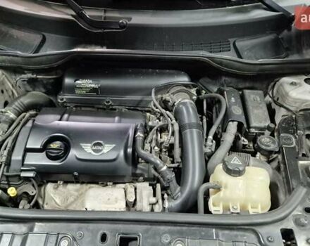 Белый Мини Кантримен, объемом двигателя 1.6 л и пробегом 176 тыс. км за 12500 $, фото 7 на Automoto.ua