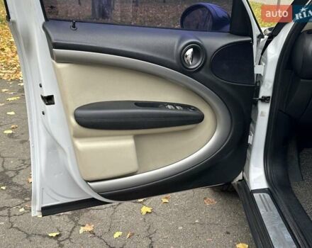 Белый Мини Кантримен, объемом двигателя 2 л и пробегом 185 тыс. км за 12250 $, фото 18 на Automoto.ua