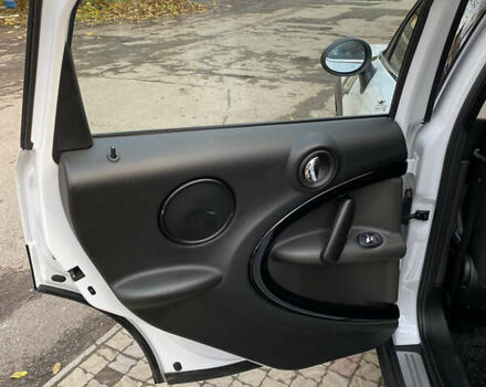 Белый Мини Кантримен, объемом двигателя 1.6 л и пробегом 155 тыс. км за 10800 $, фото 18 на Automoto.ua