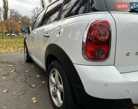 Белый Мини Кантримен, объемом двигателя 2 л и пробегом 185 тыс. км за 12250 $, фото 15 на Automoto.ua