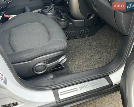 Белый Мини Кантримен, объемом двигателя 2 л и пробегом 185 тыс. км за 12250 $, фото 34 на Automoto.ua
