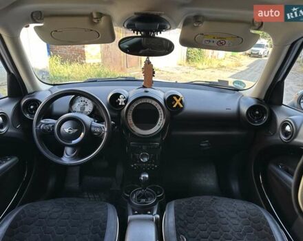 Білий Міні Кантрімен, об'ємом двигуна 2 л та пробігом 140 тис. км за 16500 $, фото 11 на Automoto.ua