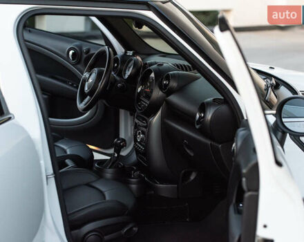 Белый Мини Кантримен, объемом двигателя 1.6 л и пробегом 97 тыс. км за 13600 $, фото 3 на Automoto.ua