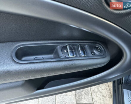 Чорний Міні Кантрімен, об'ємом двигуна 1.6 л та пробігом 183 тис. км за 9900 $, фото 13 на Automoto.ua