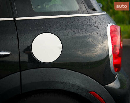 Чорний Міні Кантрімен, об'ємом двигуна 1.6 л та пробігом 135 тис. км за 11500 $, фото 33 на Automoto.ua