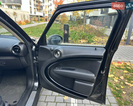 Чорний Міні Кантрімен, об'ємом двигуна 1.6 л та пробігом 194 тис. км за 11000 $, фото 25 на Automoto.ua