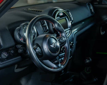 Мини Кантримен 2017 в Одессе на Automoto.ua Красный Мини Кантримен, объемом двигателя 2 л и пробегом 138 тыс. км за 20300 $, фото 7 на Automoto.ua