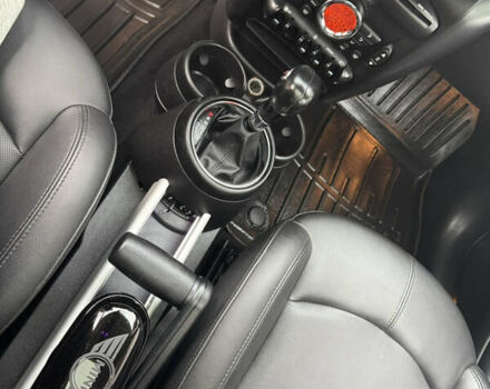 Червоний Міні Кантрімен, об'ємом двигуна 1.6 л та пробігом 134 тис. км за 10300 $, фото 6 на Automoto.ua