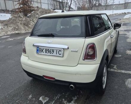 Белый Мини Hatch, объемом двигателя 1.4 л и пробегом 138 тыс. км за 5500 $, фото 5 на Automoto.ua