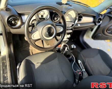 Белый Мини Hatch, объемом двигателя 1.6 л и пробегом 193 тыс. км за 6300 $, фото 7 на Automoto.ua