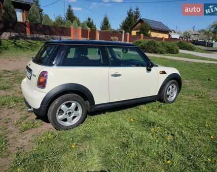 Белый Мини Hatch, объемом двигателя 1.6 л и пробегом 190 тыс. км за 5900 $, фото 113 на Automoto.ua
