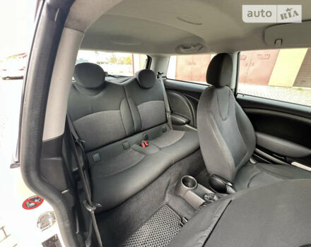 Белый Мини Hatch, объемом двигателя 1.6 л и пробегом 178 тыс. км за 6499 $, фото 15 на Automoto.ua