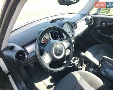 Белый Мини Hatch, объемом двигателя 1.6 л и пробегом 190 тыс. км за 5900 $, фото 114 на Automoto.ua