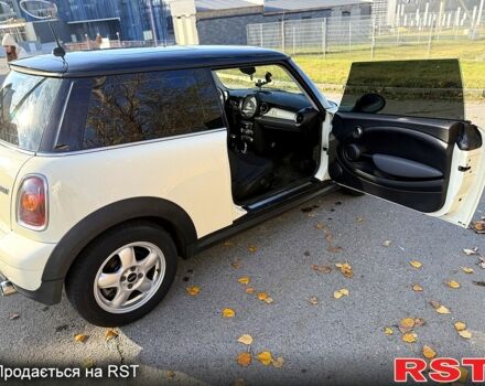 Белый Мини Hatch, объемом двигателя 1.6 л и пробегом 193 тыс. км за 6300 $, фото 5 на Automoto.ua