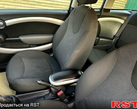 Белый Мини Hatch, объемом двигателя 1.6 л и пробегом 296 тыс. км за 6599 $, фото 5 на Automoto.ua