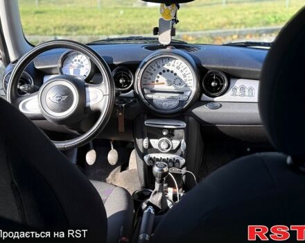 Белый Мини Hatch, объемом двигателя 1.6 л и пробегом 193 тыс. км за 6300 $, фото 10 на Automoto.ua