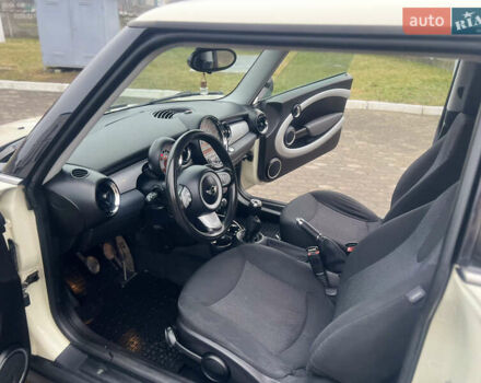 Белый Мини Hatch, объемом двигателя 1.4 л и пробегом 123 тыс. км за 5000 $, фото 22 на Automoto.ua