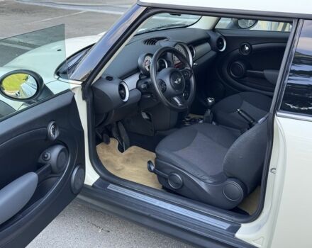 Белый Мини Hatch, объемом двигателя 1.6 л и пробегом 263 тыс. км за 5500 $, фото 16 на Automoto.ua