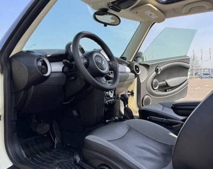 Белый Мини Hatch, объемом двигателя 1.6 л и пробегом 174 тыс. км за 8400 $, фото 17 на Automoto.ua
