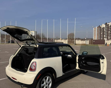 Белый Мини Hatch, объемом двигателя 1.6 л и пробегом 174 тыс. км за 8400 $, фото 8 на Automoto.ua