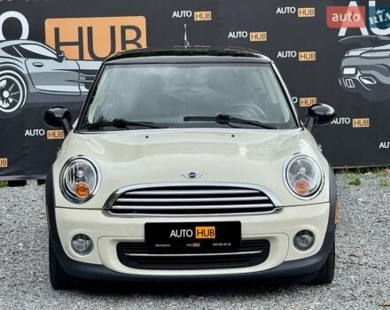 Белый Мини Hatch, объемом двигателя 1.6 л и пробегом 131 тыс. км за 8800 $, фото 1 на Automoto.ua