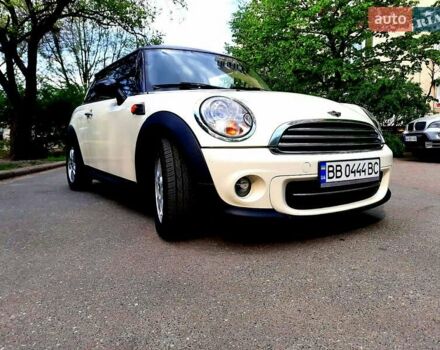 Белый Мини Hatch, объемом двигателя 1.6 л и пробегом 165 тыс. км за 7649 $, фото 3 на Automoto.ua