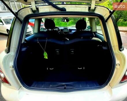 Белый Мини Hatch, объемом двигателя 1.6 л и пробегом 165 тыс. км за 7649 $, фото 11 на Automoto.ua