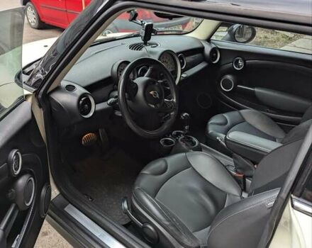 Белый Мини Hatch, объемом двигателя 1.6 л и пробегом 240 тыс. км за 8900 $, фото 13 на Automoto.ua