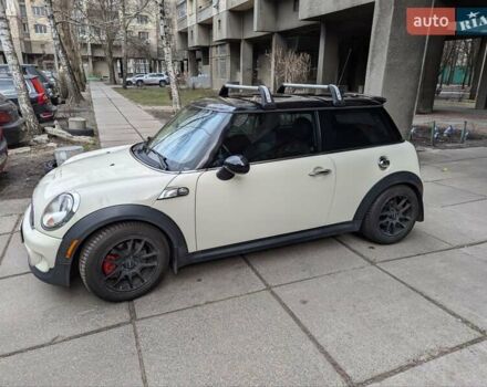 Белый Мини Hatch, объемом двигателя 1.6 л и пробегом 240 тыс. км за 8900 $, фото 3 на Automoto.ua