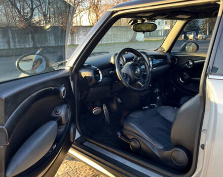 Белый Мини Hatch, объемом двигателя 1.6 л и пробегом 230 тыс. км за 8200 $, фото 9 на Automoto.ua