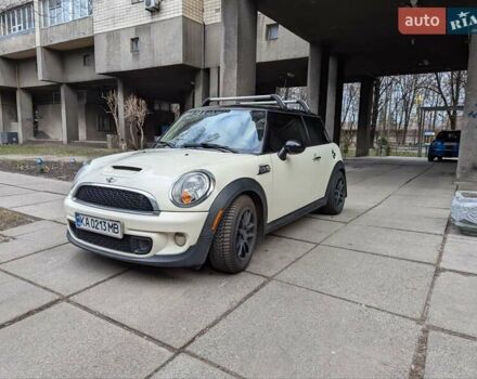 Белый Мини Hatch, объемом двигателя 1.6 л и пробегом 240 тыс. км за 8900 $, фото 1 на Automoto.ua