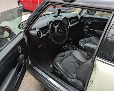 Белый Мини Hatch, объемом двигателя 1.6 л и пробегом 240 тыс. км за 8900 $, фото 12 на Automoto.ua