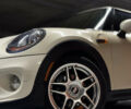 Белый Мини Hatch, объемом двигателя 1.5 л и пробегом 125 тыс. км за 12800 $, фото 1 на Automoto.ua