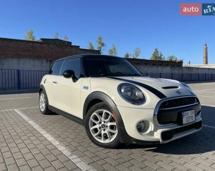 Белый Мини Hatch, объемом двигателя 2 л и пробегом 171 тыс. км за 10800 $, фото 1 на Automoto.ua