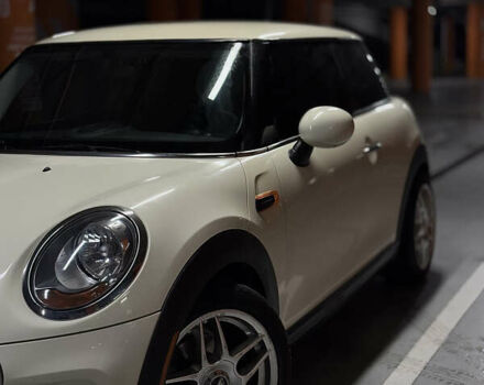 Белый Мини Hatch, объемом двигателя 1.5 л и пробегом 125 тыс. км за 12800 $, фото 4 на Automoto.ua