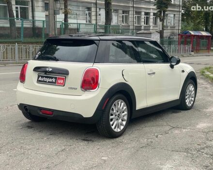 Белый Мини Hatch, объемом двигателя 1.5 л и пробегом 94 тыс. км за 11990 $, фото 6 на Automoto.ua