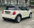 Белый Мини Hatch, объемом двигателя 1.5 л и пробегом 94 тыс. км за 11990 $, фото 6 на Automoto.ua