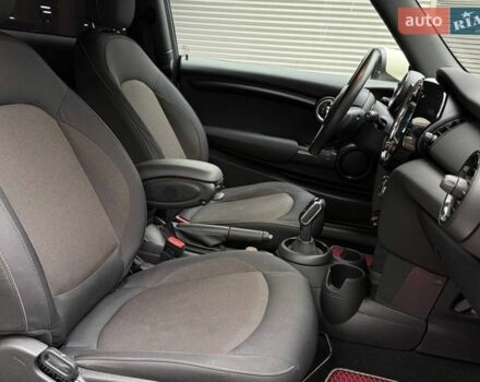 Белый Мини Hatch, объемом двигателя 1.5 л и пробегом 58 тыс. км за 16490 $, фото 12 на Automoto.ua